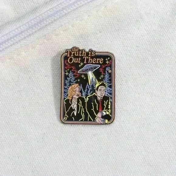 Retro 90s X-Files Enamel Pin - Mulder  & Scully The Truth Is Out There Collector - Picture 7 of 7